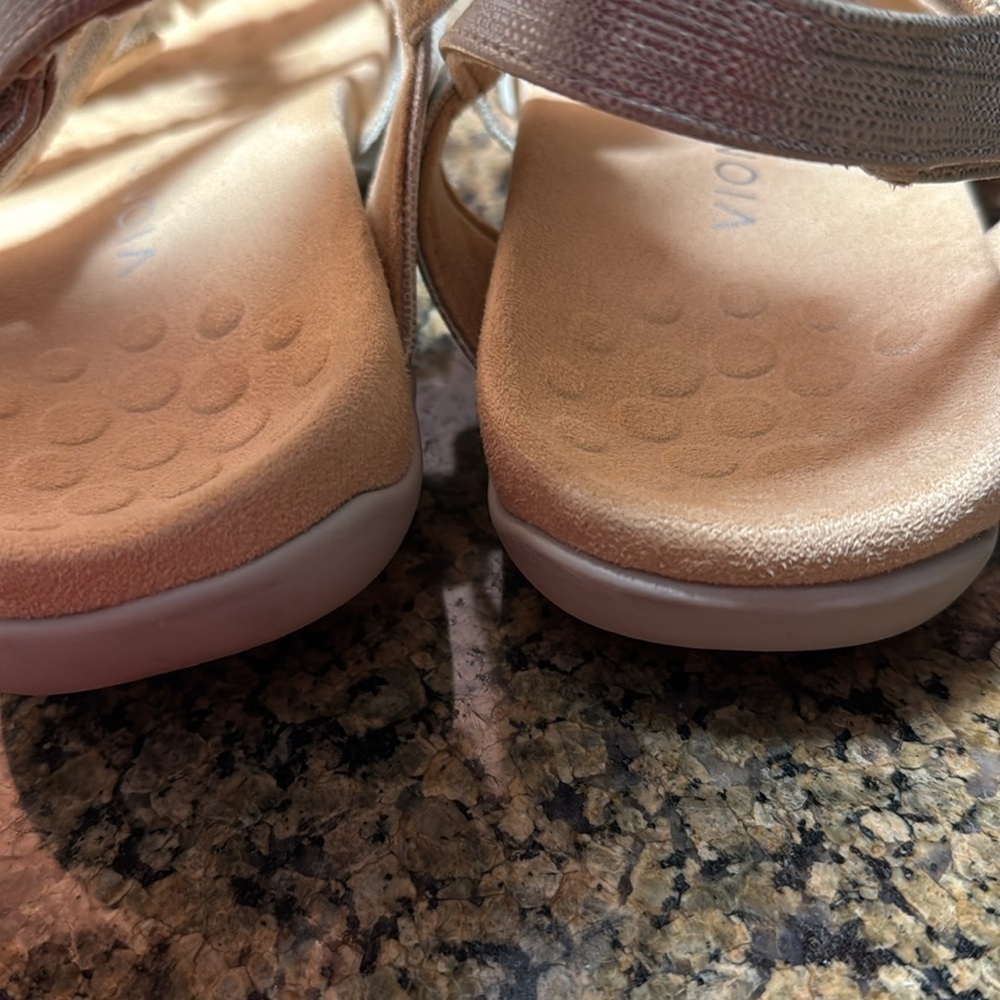 Vionic Amber Women's Adjustable Slide Sandal - O Silver Met Linen size 8 - Picture 11 of 15